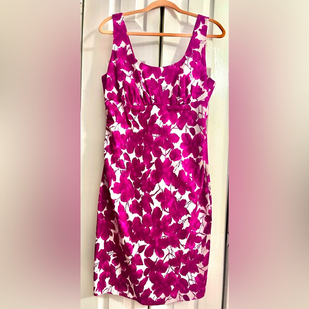 Sleeveless Form-Fitting Floral Midi Dress